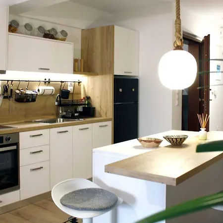 Cosy Cave By The Sea Apartment *