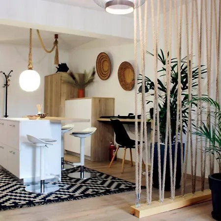 Cosy Cave By The Sea Apartment