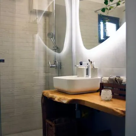 Cosy Cave By The Sea Apartment *